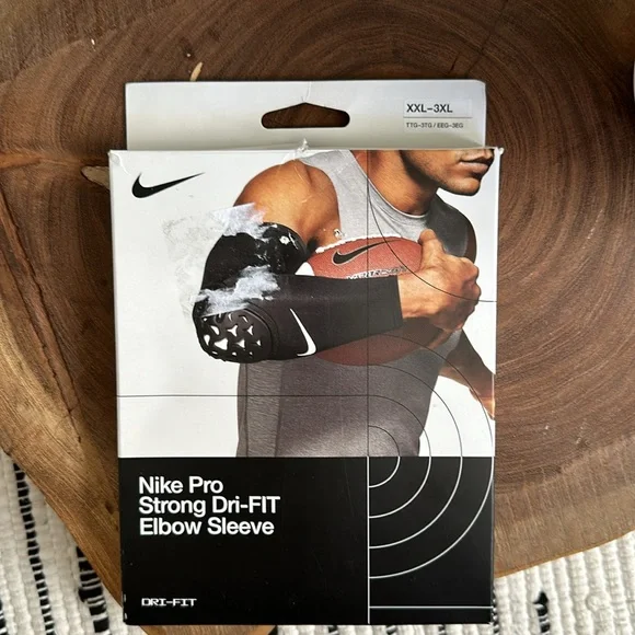 Nike - Picture 4 of 9